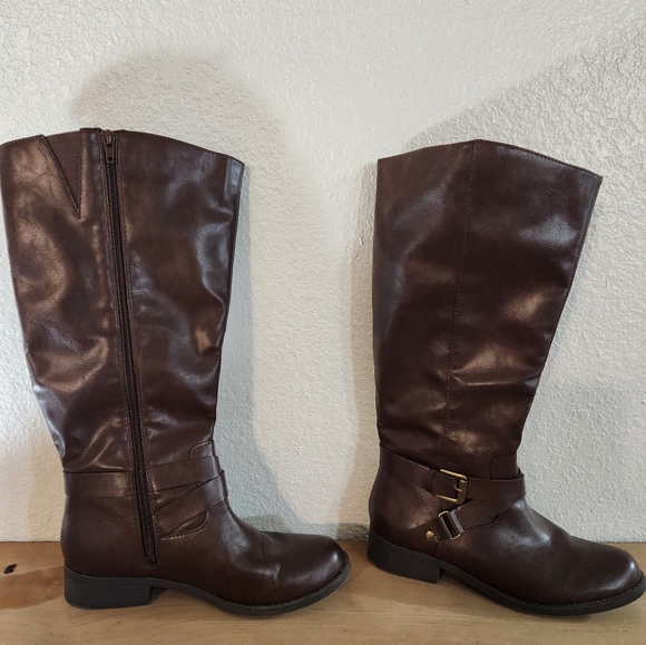 Boots - Picture 2 of 3